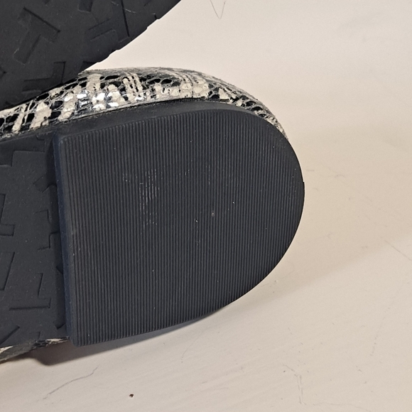 Tahari Blossom Size 9M Black/Cream Floral Pointed Toe Ballet Flats - Picture 9 of 12